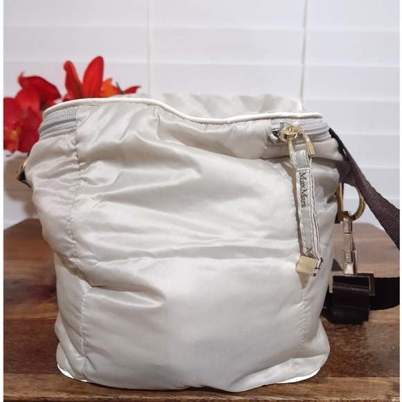 MaxMara The‎ Cube Minimalist Lightweight Neutral Color  Bag 6"W×6"H - Picture 4 of 9